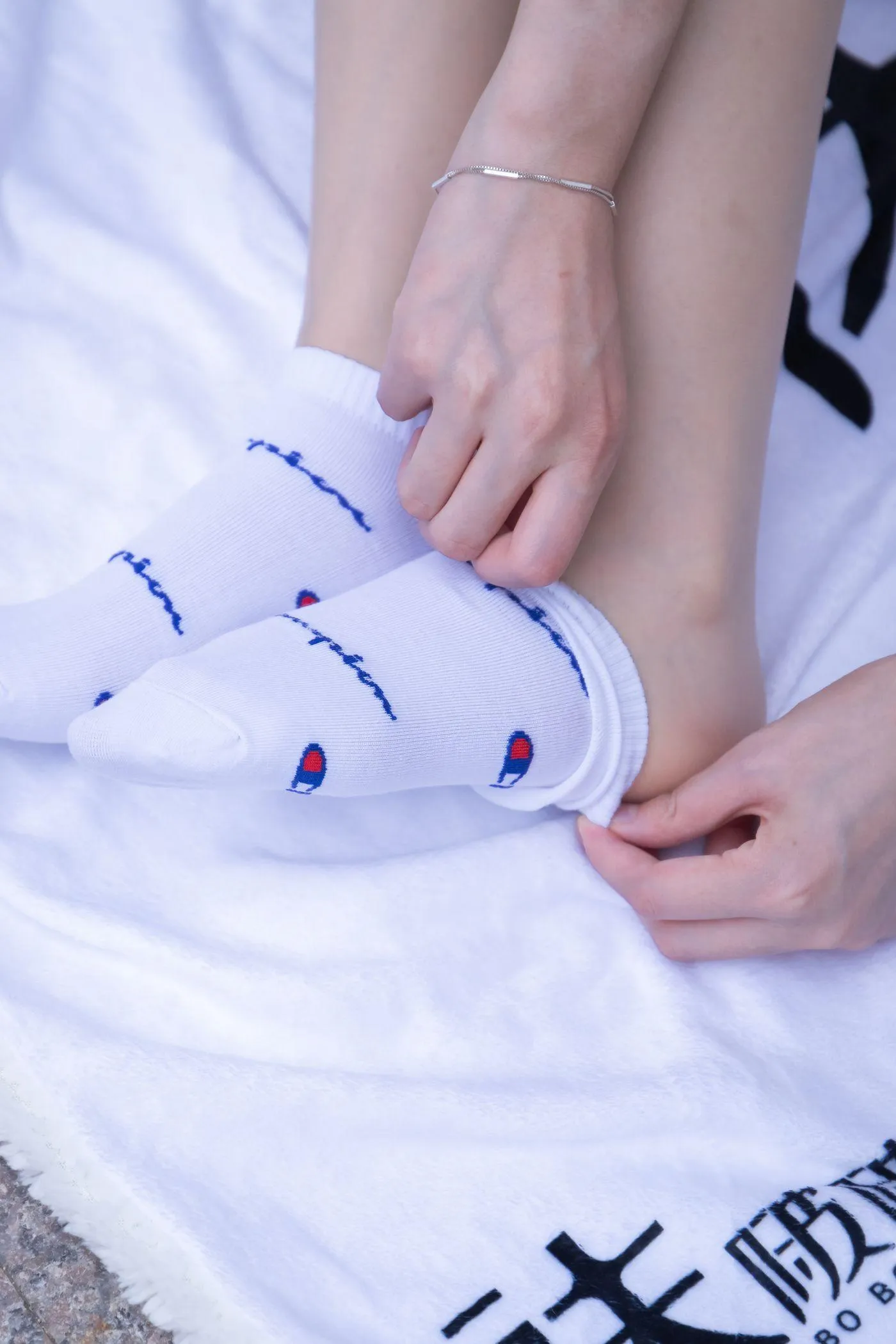 [BoBoSocks袜啵啵]NO.001 小甜豆-帆布鞋、白棉袜、肉丝 [138P]插图3